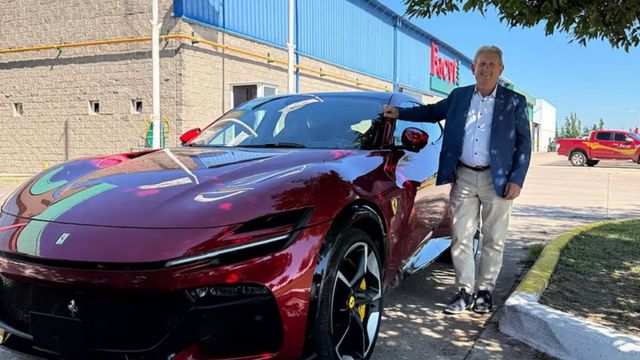 Héctor Laca, dueño de la Ferrari Purosangue.