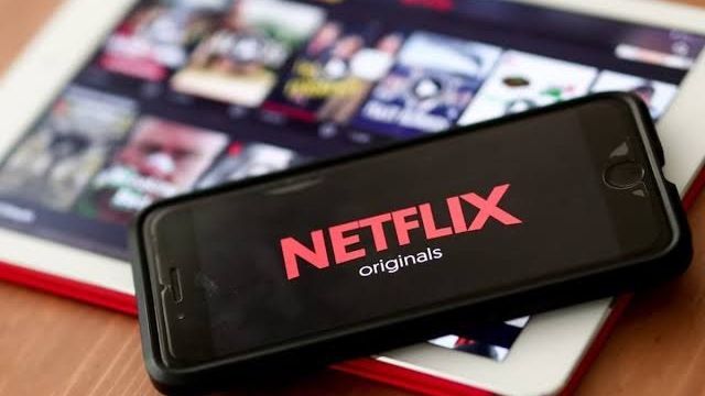 Los títulos descargados quedan disponibles desde la sección “Descargas” de la aplicación de Netflix.