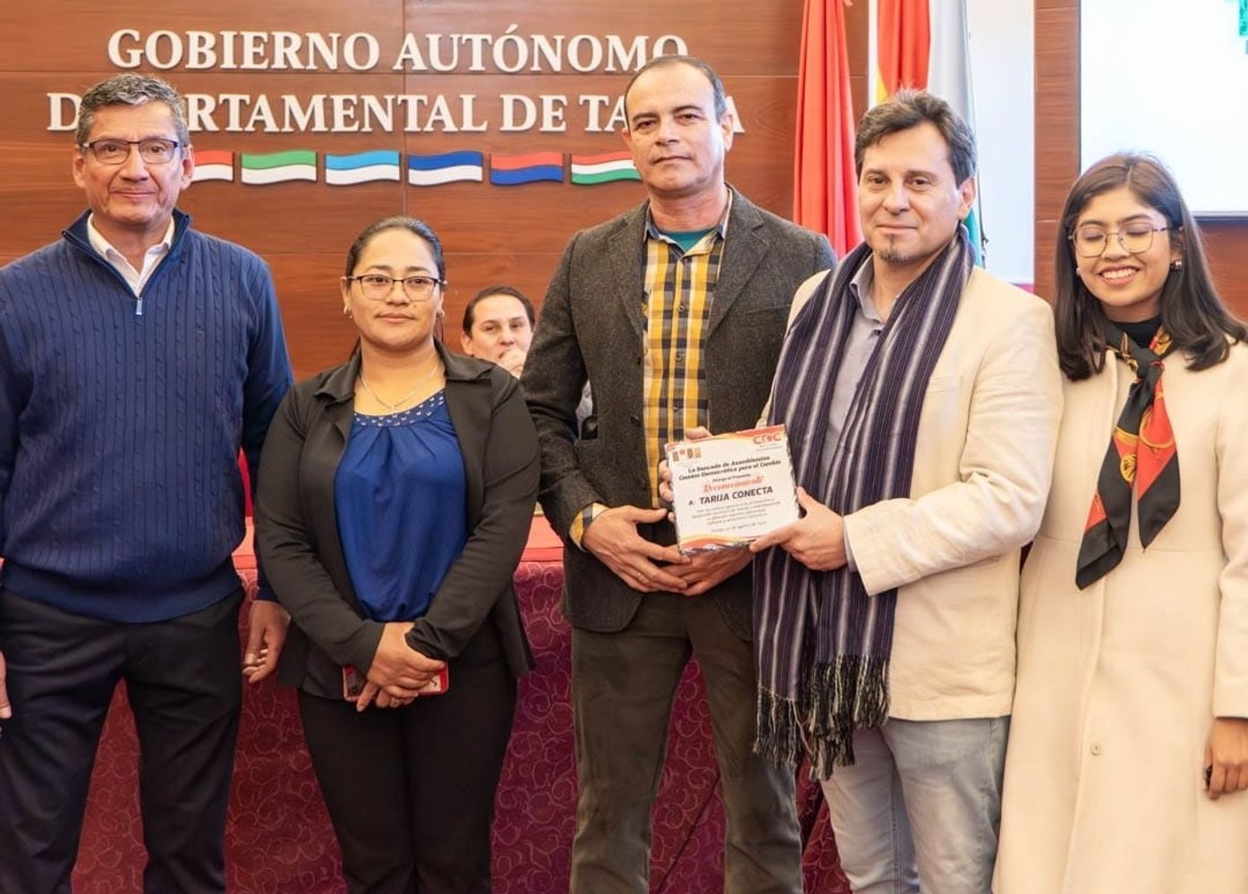 Los organizadores de la misión internacional de negocios turísticos “Tarija Conecta” recibieron una distinción de las autoridades tarijeñas por su aporte a la integración regional.