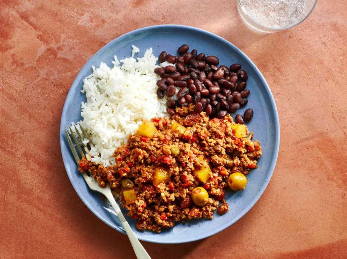 Qué es y cómo se hace el "picadillo cubano": la receta de Mia Khalifa que revolucionó las redes sociales
