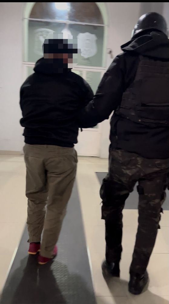 Detenidos por abuso sexual.