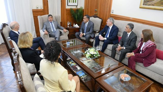 El vicegobernador recibió al diplomático en el marco de una agenda de cooperación bilateral.