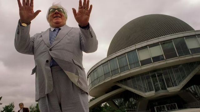 Ray Bradbury, escritor: "Sin bibliotecas, ¿Qué tenemos? Ni pasado ni futuro" y por qué la memoria es tu mejor aliada hoy