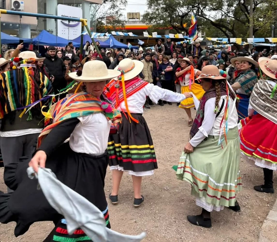 Música, danza, gastronomía y demás expresiones culturales, reafirmaron el sentido de pertenencia y las raíces jujeñas, en la jornada vivida en Córdoba.