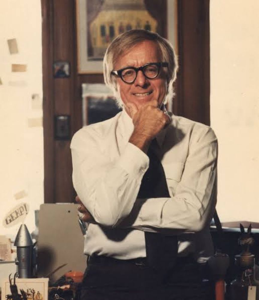 Ray Bradbury, escritor: "Sin bibliotecas, ¿Qué tenemos? Ni pasado ni futuro" y por qué la memoria es tu mejor aliada hoy