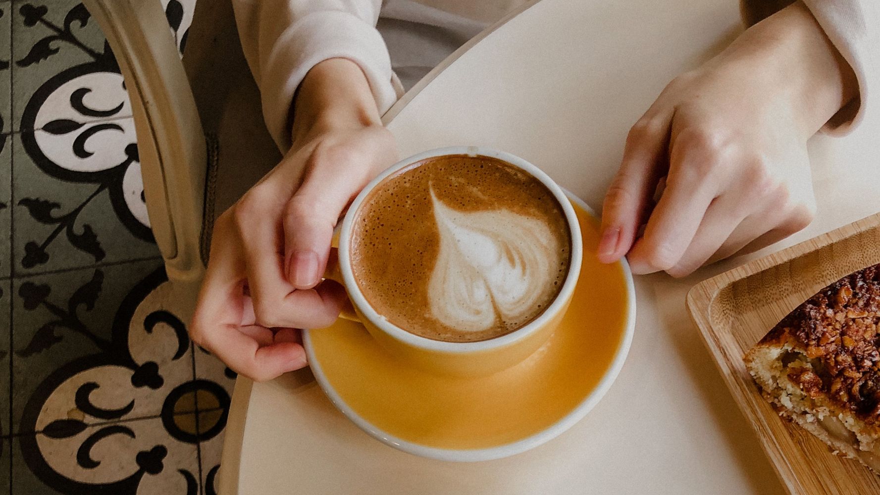 Un error muy común que señalan los baristas: "Deja de presionar el café en el filtro, así solo quedará más amargo"