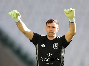 El "Dibu" Martínez se va al Chelsea, que tiene a Enzo Fernández con pie y medio afuera por un pase bomba