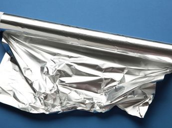 Los expertos en limpieza coinciden: el papel de aluminio tiene dos caras y es importante diferenciarlas para proteger bien la comida