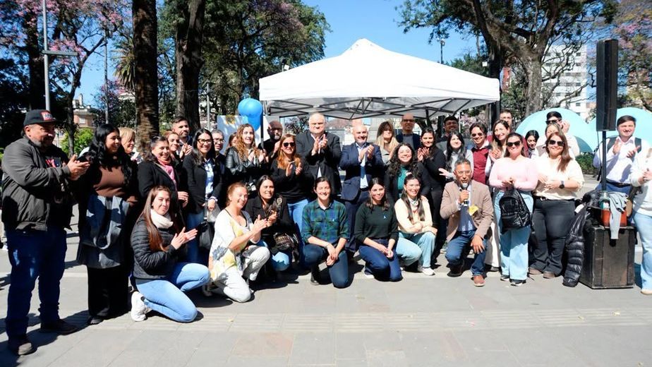 El ministro de Desarrollo Social participó de una jornada abierta al público en la Plaza Independencia.