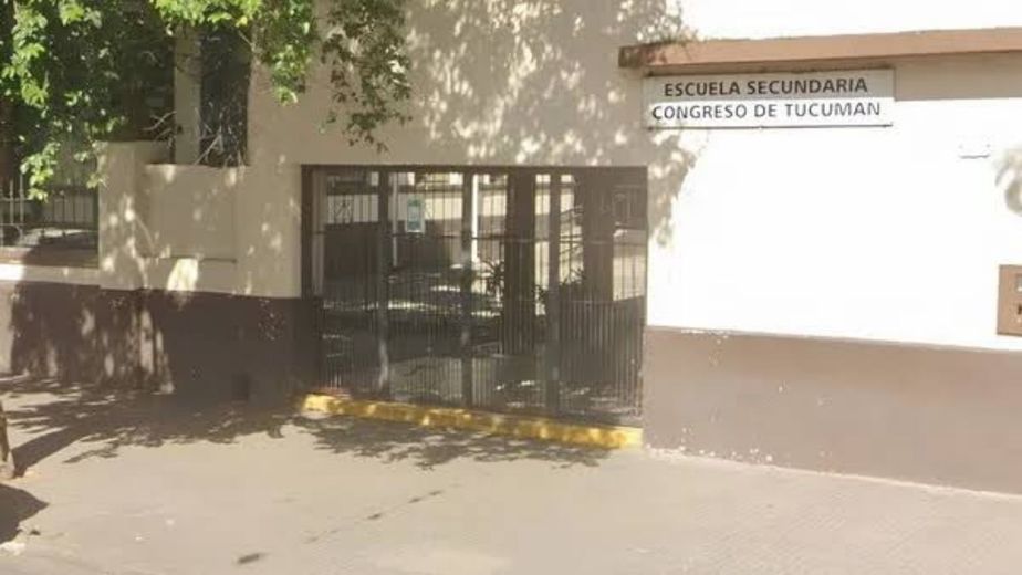 Un alumno llevó un arma al colegio y disparó en medio de la clase: “Esto pasa en la familia”