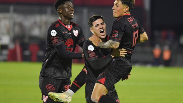 Soltó el festejo Instituto, por el gol de Matías Tissera para el 1 a 0 ante Platense.