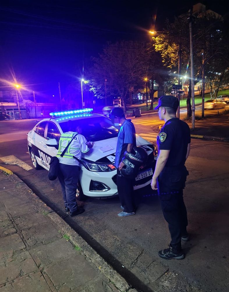 Manejaba tan alcoholizado que superó el límite del alcoholímetro y terminó detenido en Oberá.