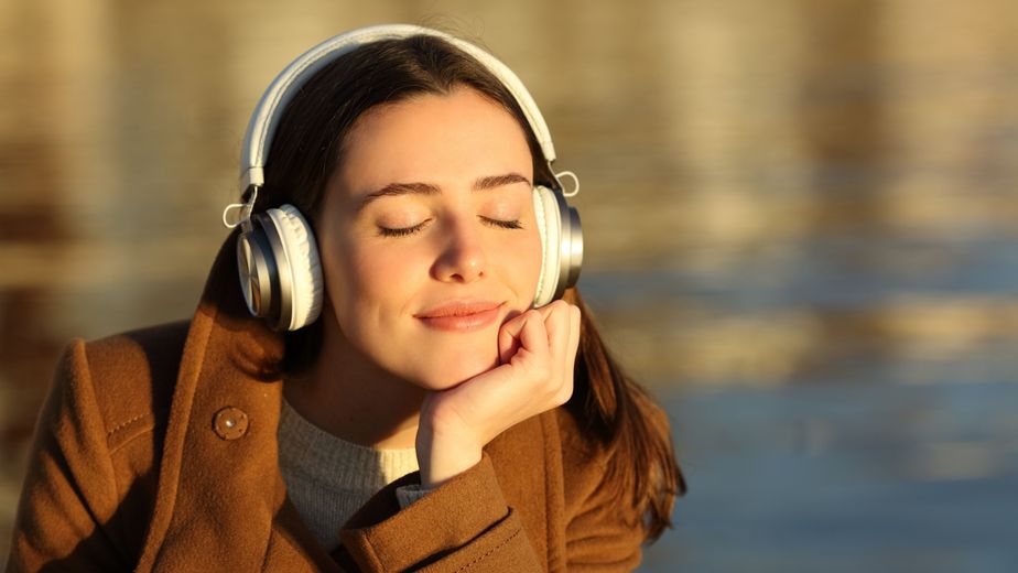 La psicología señala que una canción se repita sola en la cabeza durante horas no es simplemente falta de concentración, sino un tipo común de memoria musical
