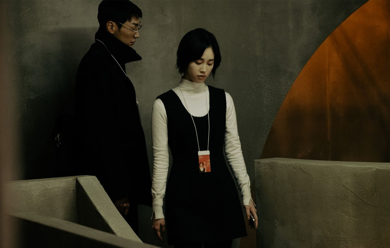 Somebody tiene ocho episodios y se sumerge en una oscura historia de crimen y obsesión.