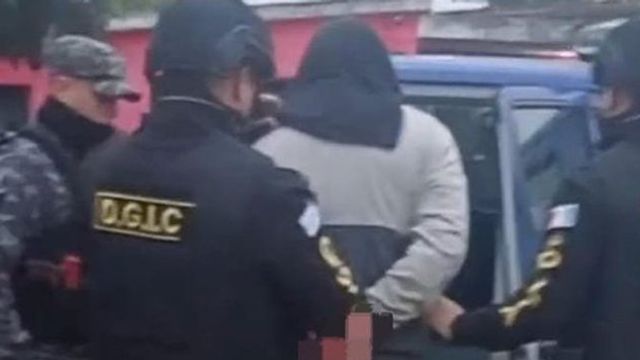 El guardia de seguridad es acusado de golpear a varios jóvenes en un boliche en la zona del Chateau. 