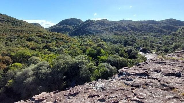 La Cabeza del Soldado, una singular formación rocosa ubicada en las alturas de Los Cocos, con amplias vistas del Valle de Punilla.
