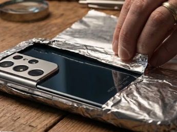 Ray Malik, experto en tecnología: "Es cierto que si envuelves tu celular en papel aluminio bloqueas la señal y no te pueden rastrear"