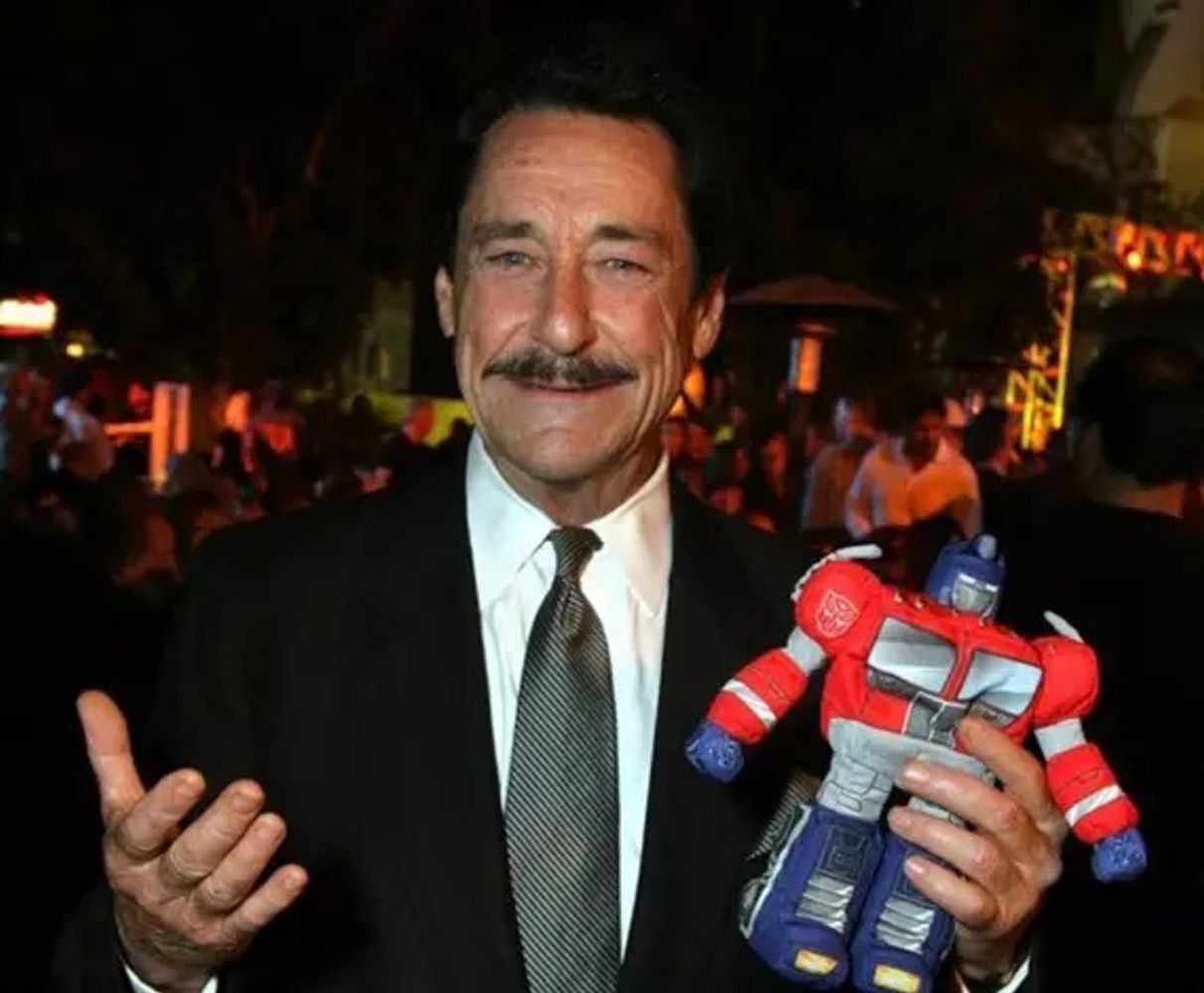 El actor canadiense fue la voz original de Optimus Prime desde la serie animada estrenada en 1984.