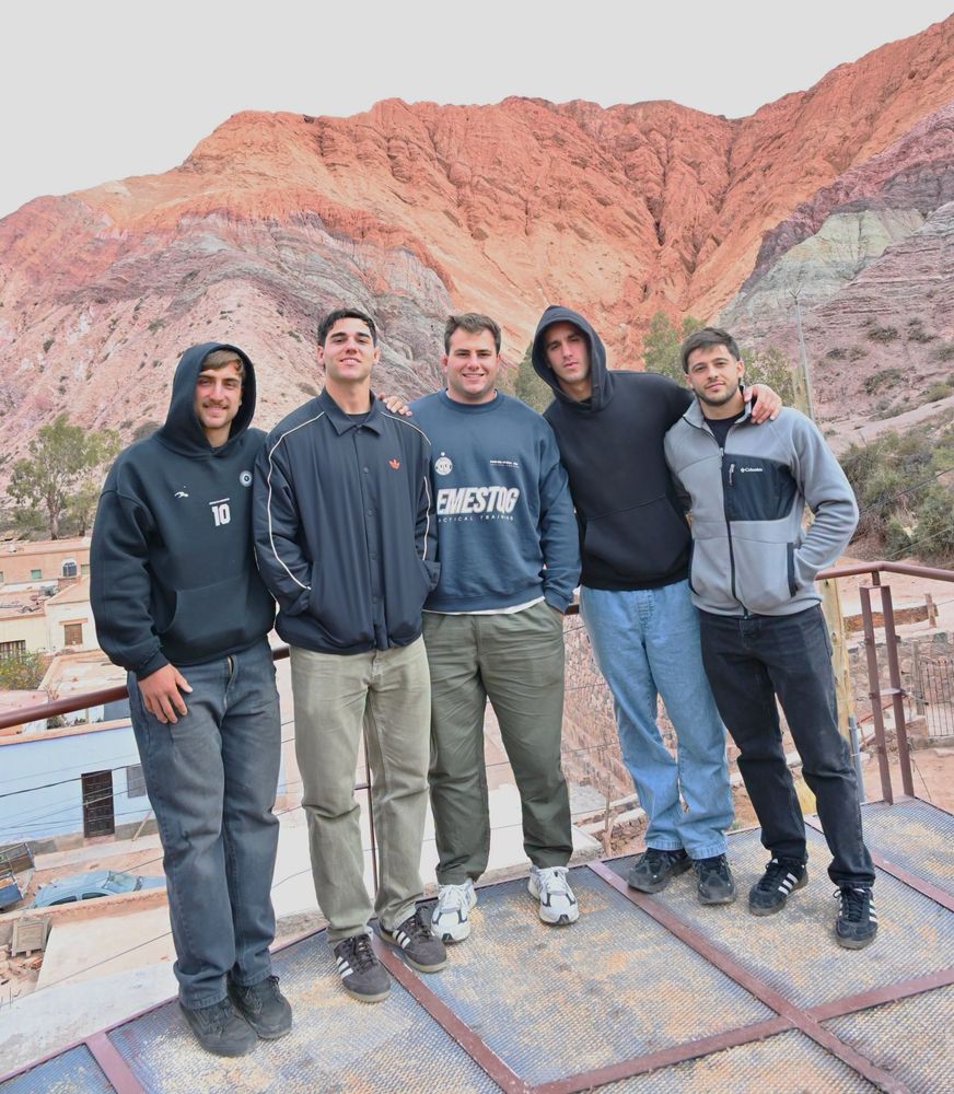 La estadía en Jujuy también permitió a Los Pumas recorrer destinos turísticos reconocidos a nivel mundial, como el colorido pueblo de Purmamarca.