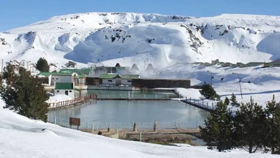 Copahue, el pueblo argentino que desaparece durante una época del año y tiene uno de los mejores volcanes del mundo