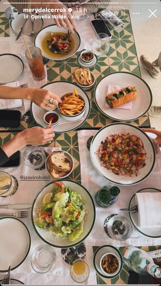 Las fotos de la íntima despedida de soltera de Lali Espósito en Río de Janeiro: remeras temáticas, restaurante de lujo y salidas nocturnas