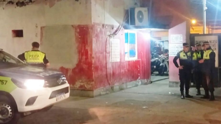 La Policía debió intervenir cuando un grupo arrojó objetos contundentes contra personal y autoridades de SUTRAPA.