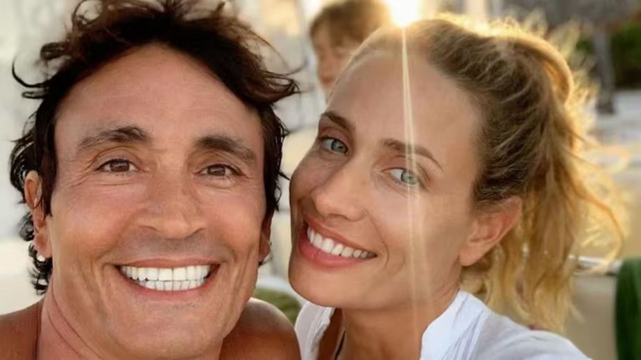La historia de amor de Sebastián Estevanez e Ivana Saccani: el flechazo que terminó en una familia de seis