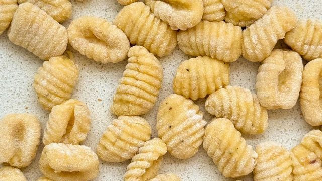Ñoquis de papa caseros para el 29: la receta infalible para que queden suaves, esponjosos y no se desarmen en la olla
