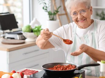Las abuelas lo tienen claro: este es el truco definitivo para hacer albóndigas redondas sin mancharte las manos
