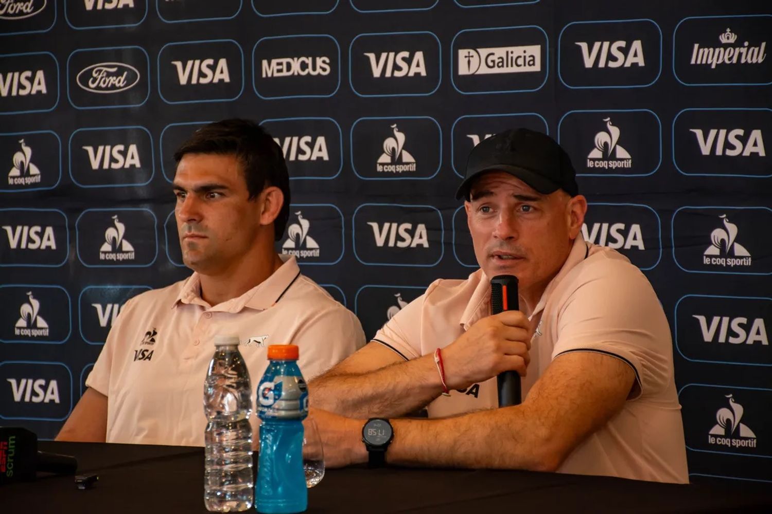 El entrenador Felipe Contepomi (der.) y el capitán Pablo Matera analizaron el presente de Los Pumas antes de enfrentar a Australia en Jujuy este sábado.