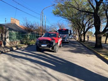 Incendio en Carlos Paz: un policía ingresó a la vivienda y rescató a una mujer de 85 años
