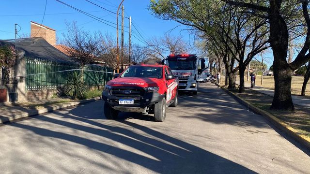 El incendio movilizó a policías, bomberos y servicios de emergencia en Villa Carlos Paz.