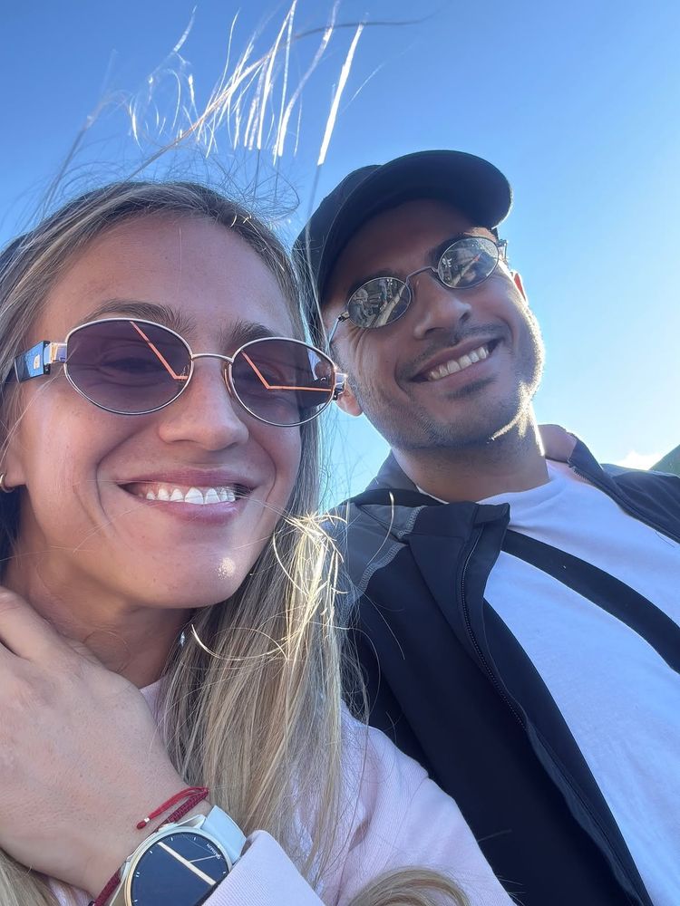 Julieta Jankunas y su pareja.