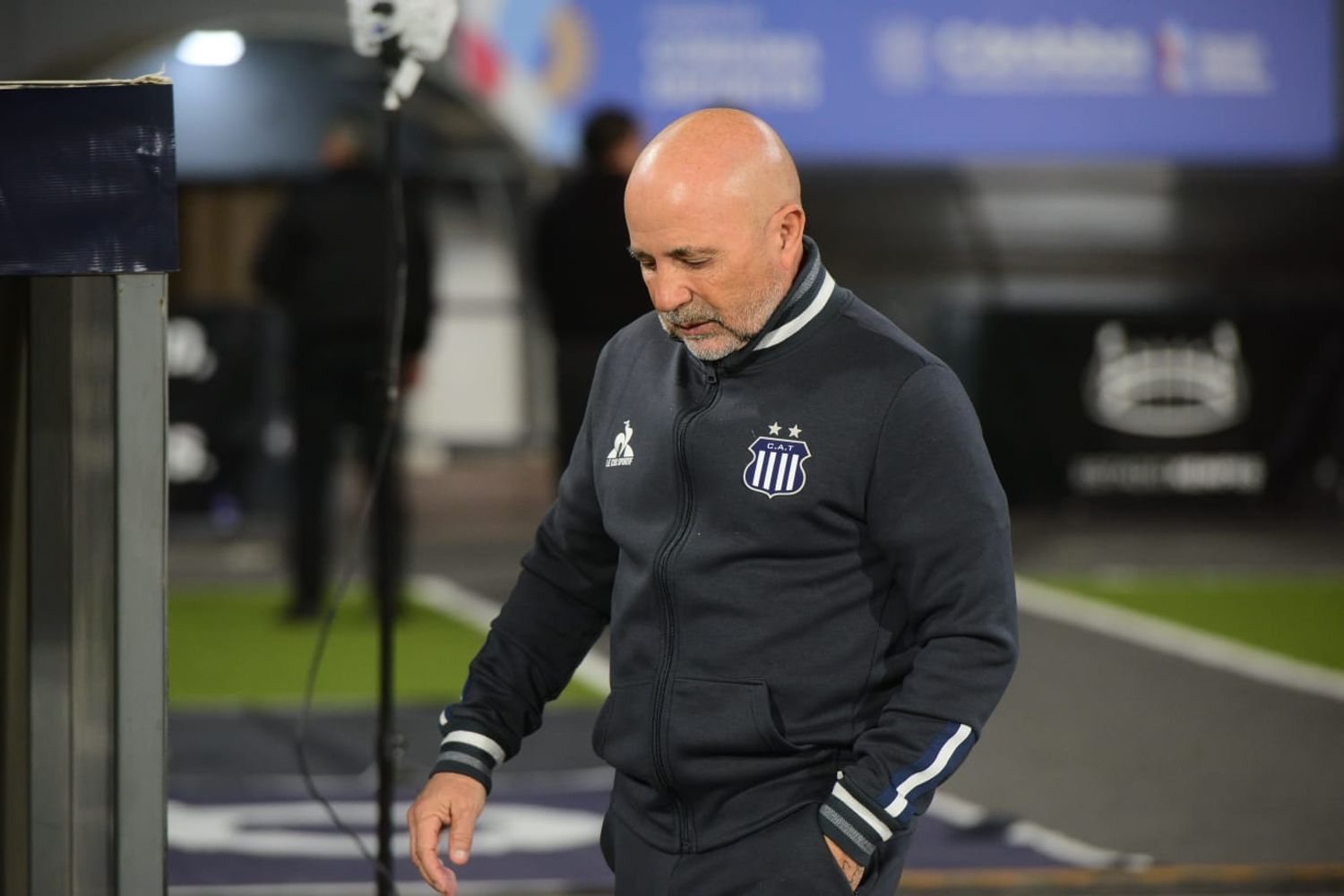 Jorge Sampaoli, otra vez reprobado por el magro empate de un Talleres último en la tabla.