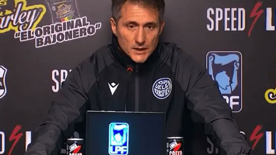 La furia del Mellizo Guillermo, expulsado, y con un fuerte reclamo por el gol anulado a Vélez ante Riestra.