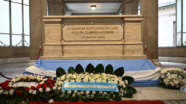 Homenaje a Juan Bautista Alberdi.