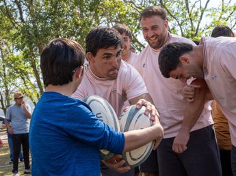 Emocionante: la fiereza de Los Pumas se convirtió en ternura y empatía, a su paso por Jujuy