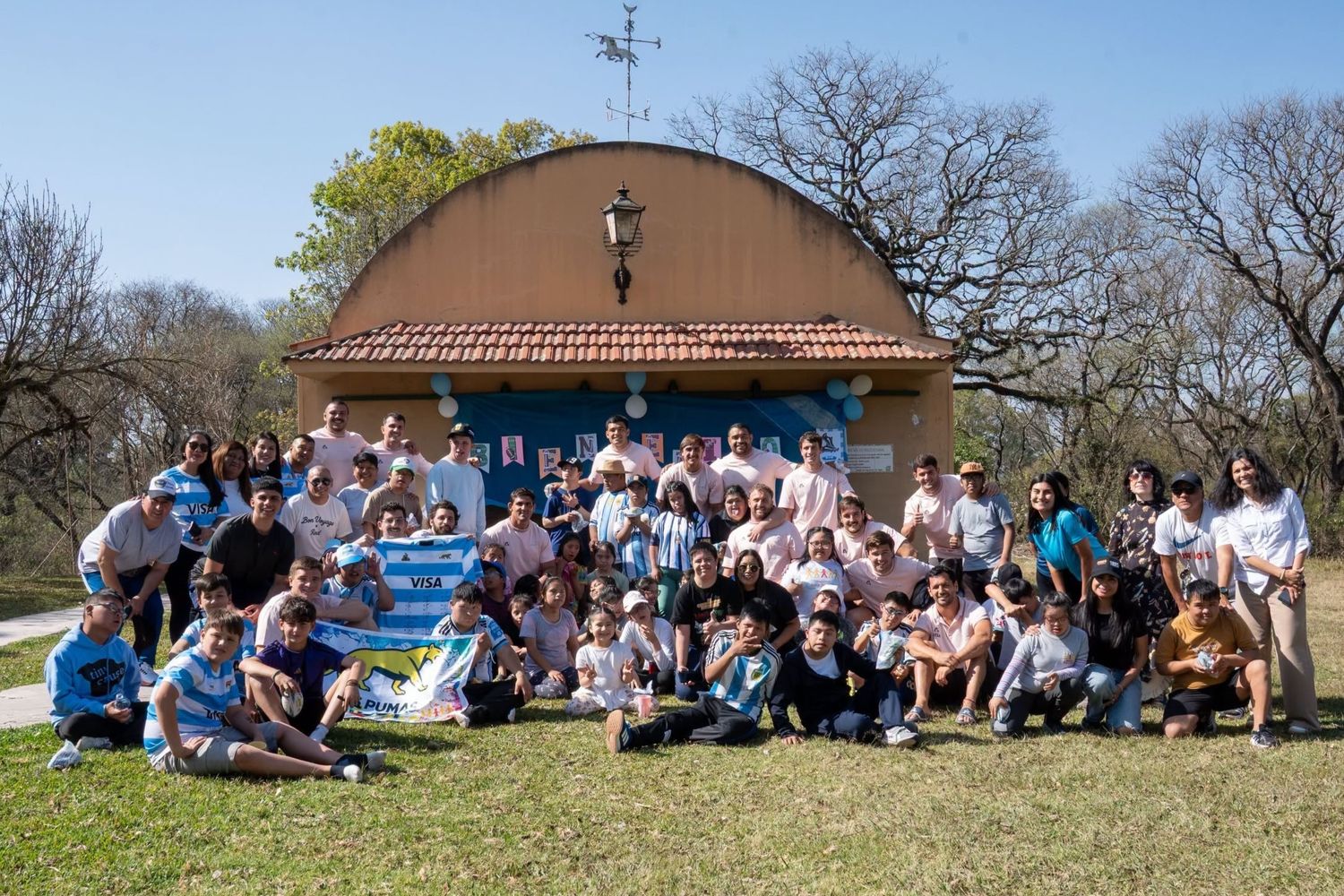 Una inolvidable jornada vivieron Los Pumas y la comunidad de "Todos Juntos", la entidad jujeña sin fines de lucro que se encamina a cumplir cuatro décadas acompañando a personas con discapacidad intelectual.