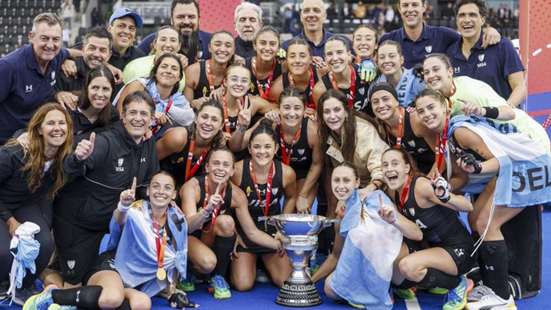 Las Leonas campeonas del mundo, y el reconocimiento general.
