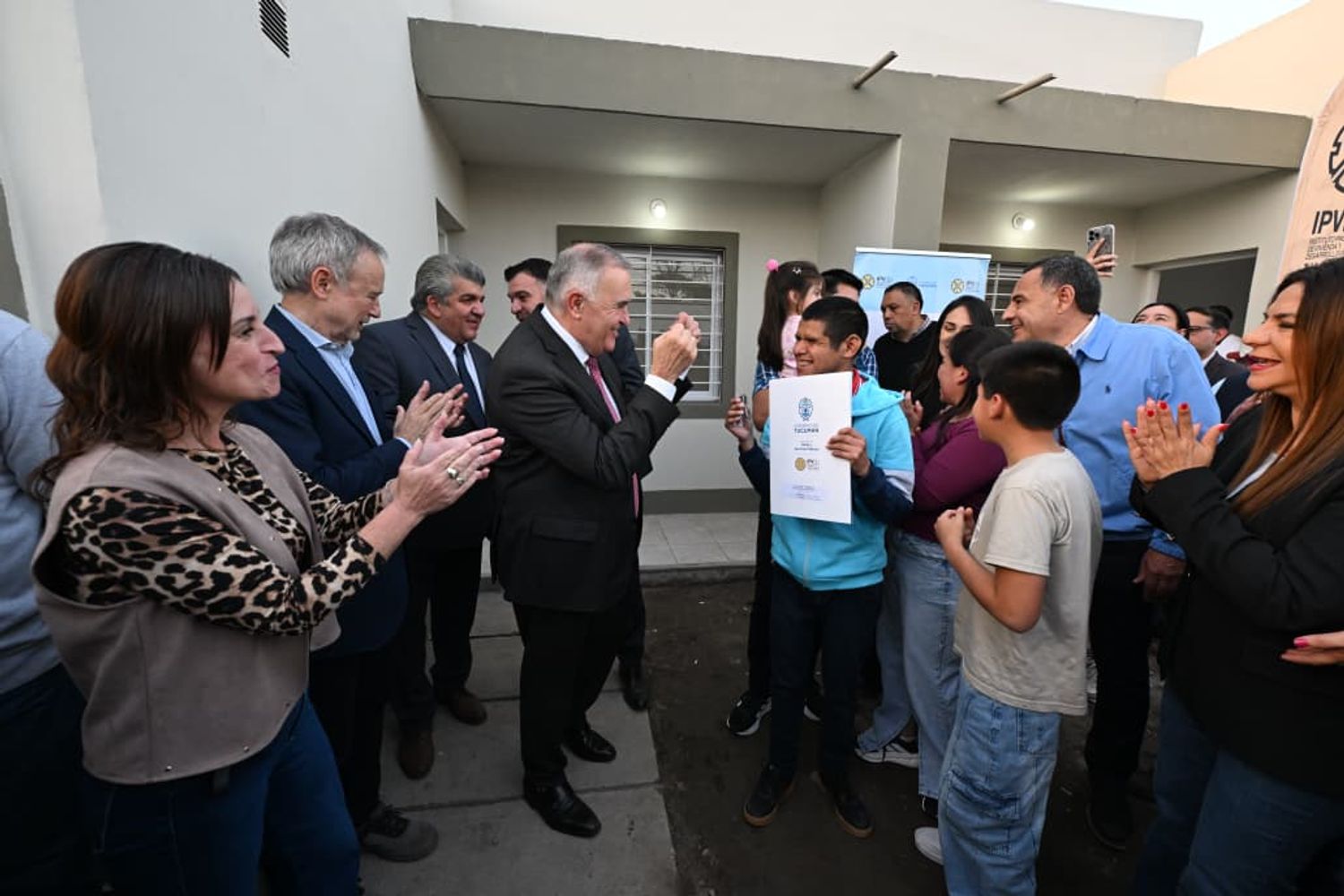 El gobernador Osvaldo Jaldo encabezó el acto junto a funcionarios provinciales y municipales, en el marco del aniversario de la ciudad.