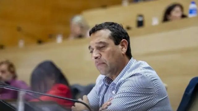Ernesto "Cañito" Flores, legislador del PJ, presentó la renuncia, vincuado a un grave caso.