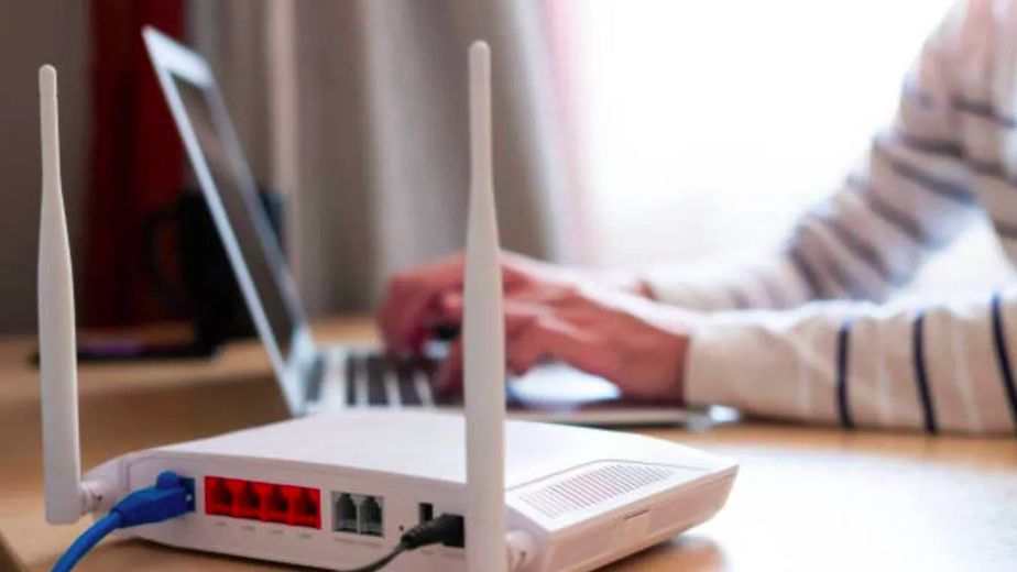 Tu vecino podría estar robándote wifi sin hackearte: cómo protegerte en simples pasos, según un experto en ciberseguridad