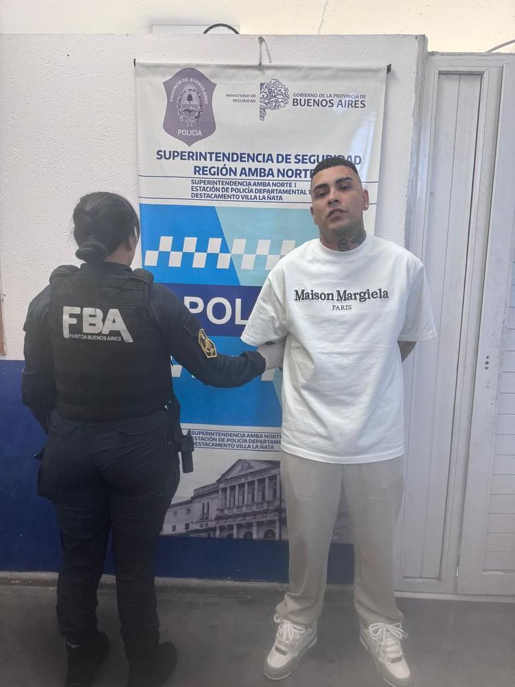 Callejero Fino fue detenido mientras iba al cumpleaños de J Rei y manejaba sin patente: qué objeto le secuestraron