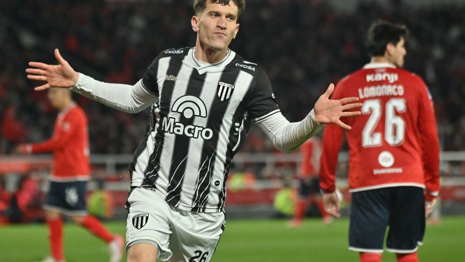 Los golazos de un ex Belgrano para el puntero que sorprende en la zona de Talleres e Instituto