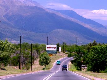 Conmoción en Traslasierra: hallaron muerto a un hombre junto a su moto sobre la ruta 14
