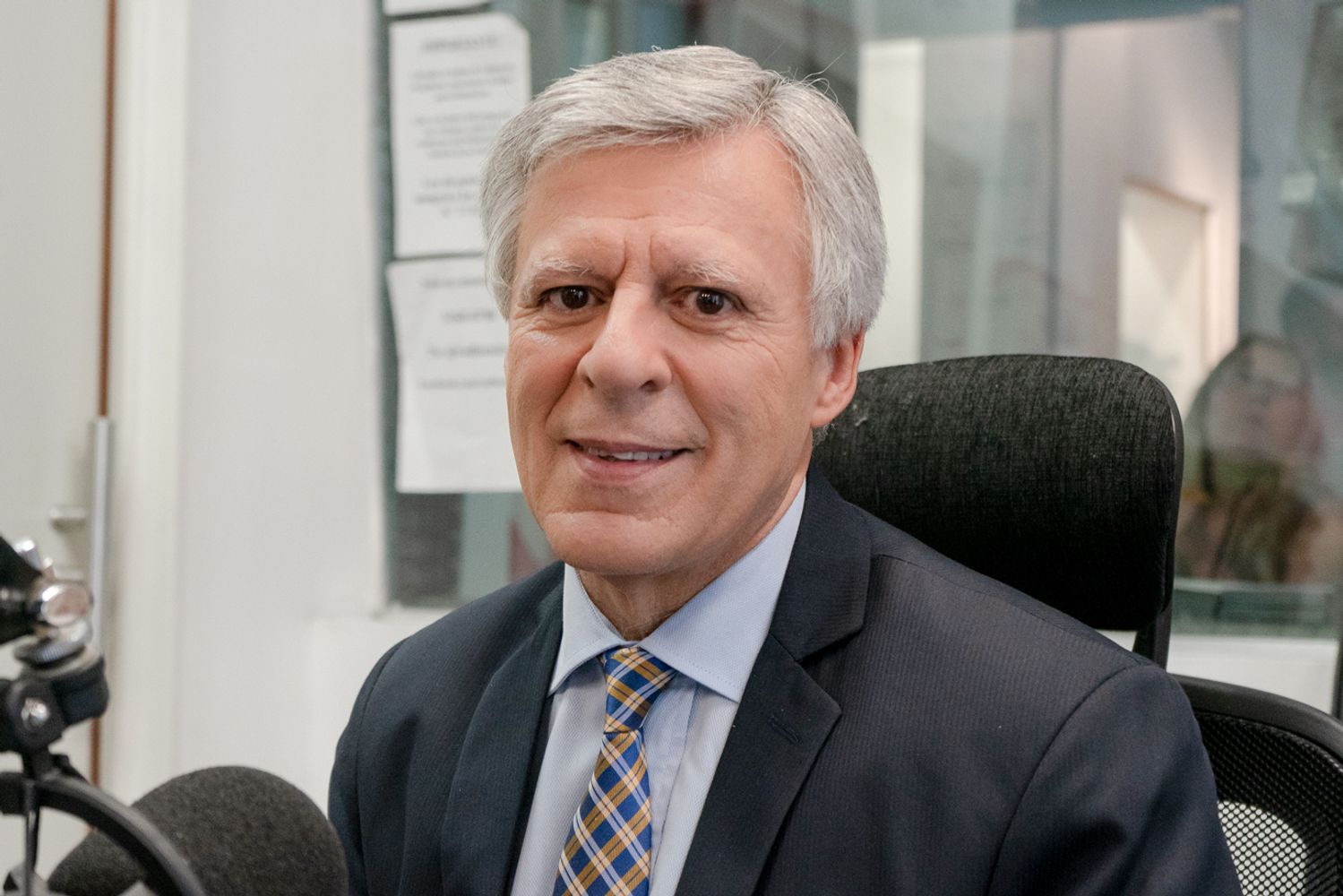 El doctor Daniel López Rosetti mostró el truco definitivo para hacer bien lagartijas verticales