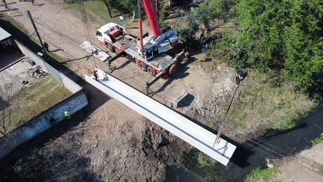 La instalación demandó grúas de 80 toneladas y trabajos de fundación con micropilotes.