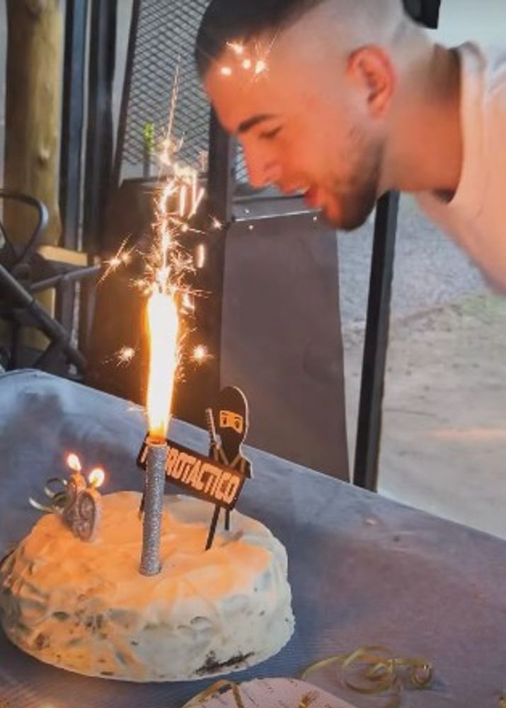 Así fue el íntimo festejo de cumpleaños de J Rei a pesar de la detención de Callejero Fino