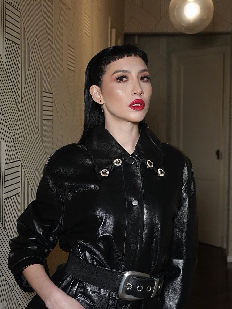 Sofía Gala Castiglione se sumó a la tendencia del micro flequillo estilo "baby bangs" y arrasó con un look glam rock
