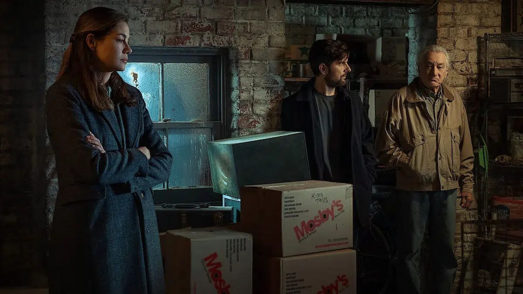 La película combina misterio, investigación policial y tensión psicológica.